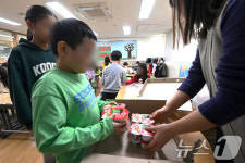 대체급식 받는 학생들
