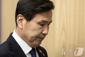 2차 계엄 의혹 브리핑 마친 김선호 직무대행 '질문은 받지 않겠습니다'