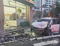 대전 정림동서 승용차가 편의점 돌진…60대 운전자 경상
