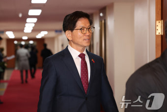 국무위원 간담회 참석하는 김문수 장관