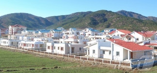 北 개성시 판문구역 동내농장 새집들이…행복의 보금자리