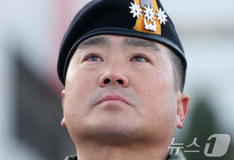 눈시울 붉히는 김현태 특전사 제707특수임무단 단장