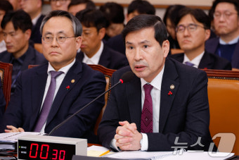 답변하는 김선호 직무대행