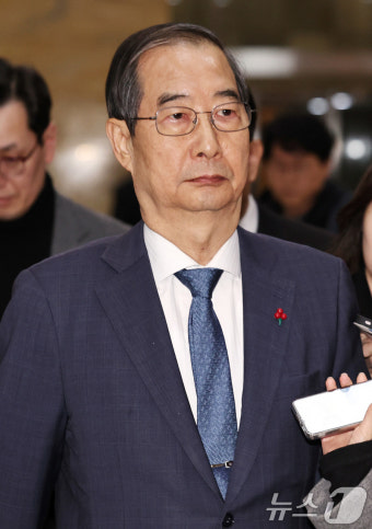 긴급 현안질의 출석하는 한덕수 국무총리