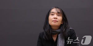 질문 받는 한강