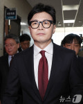회견장 나서는 한동훈 대표