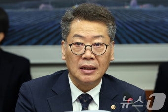 계엄군 선관위 침탈 관련 경과보고하는 김용빈 사무총장