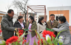 흥겨운 춤판…北 송금축산농장 새집들이 경사