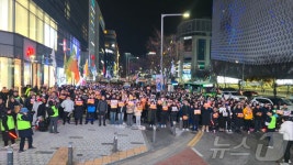 영하2도 추위에도…탄핵 표결 앞두고 대전서 정권퇴진 함성