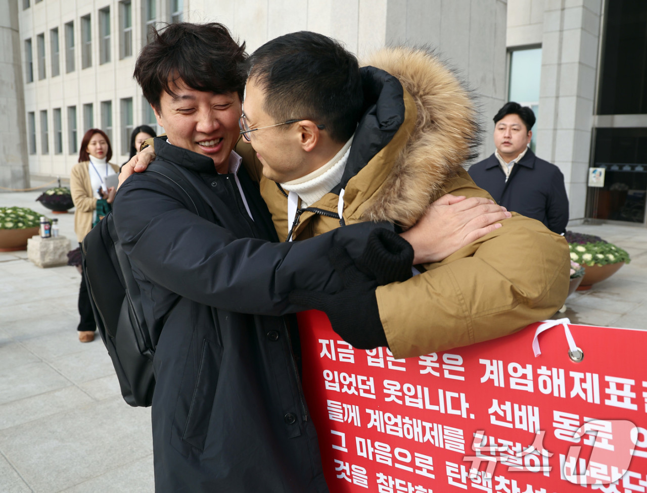한동훈 전 대표, 이번 주말부터 정치적 움직임…조기 대선 염두에 둔다 김상욱 의원 경쟁 예상