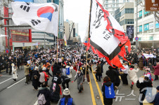 풍물놀이 장단에 맞춰 울려 퍼지는 탄핵