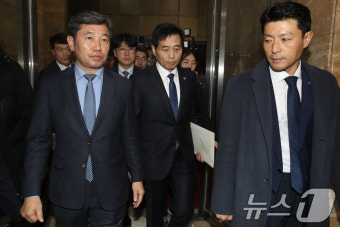 대통령실 향하는 김민기 국회사무총장