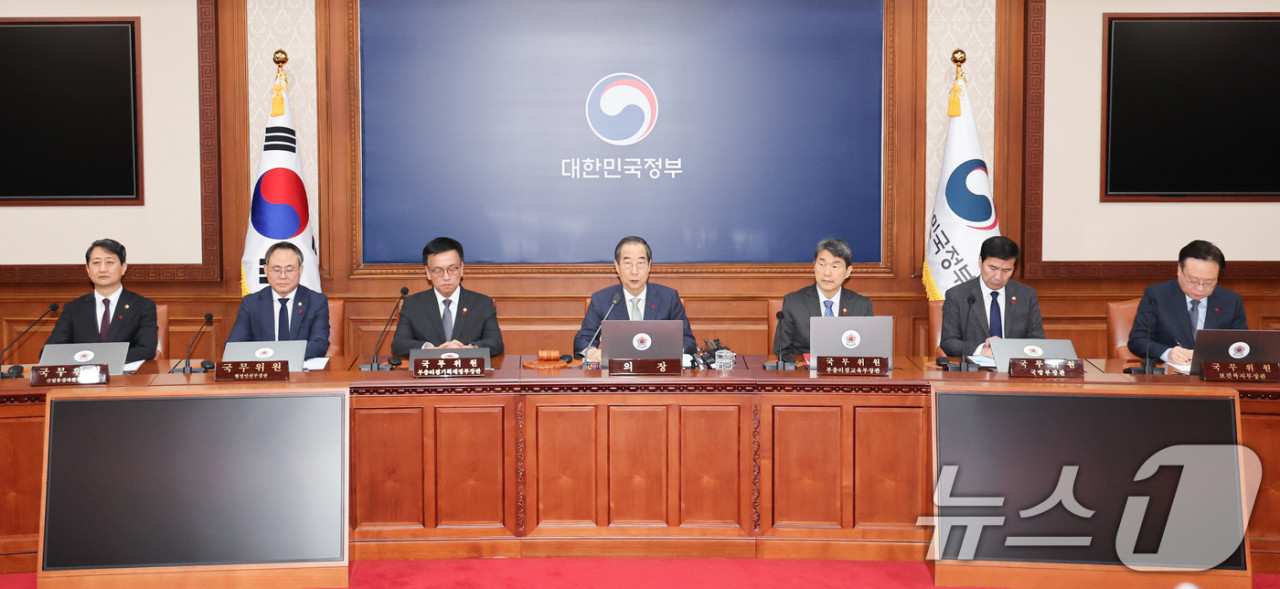 한덕수 대통령 권한대행, 국정에 한 치의 공백도 안 된다 담화