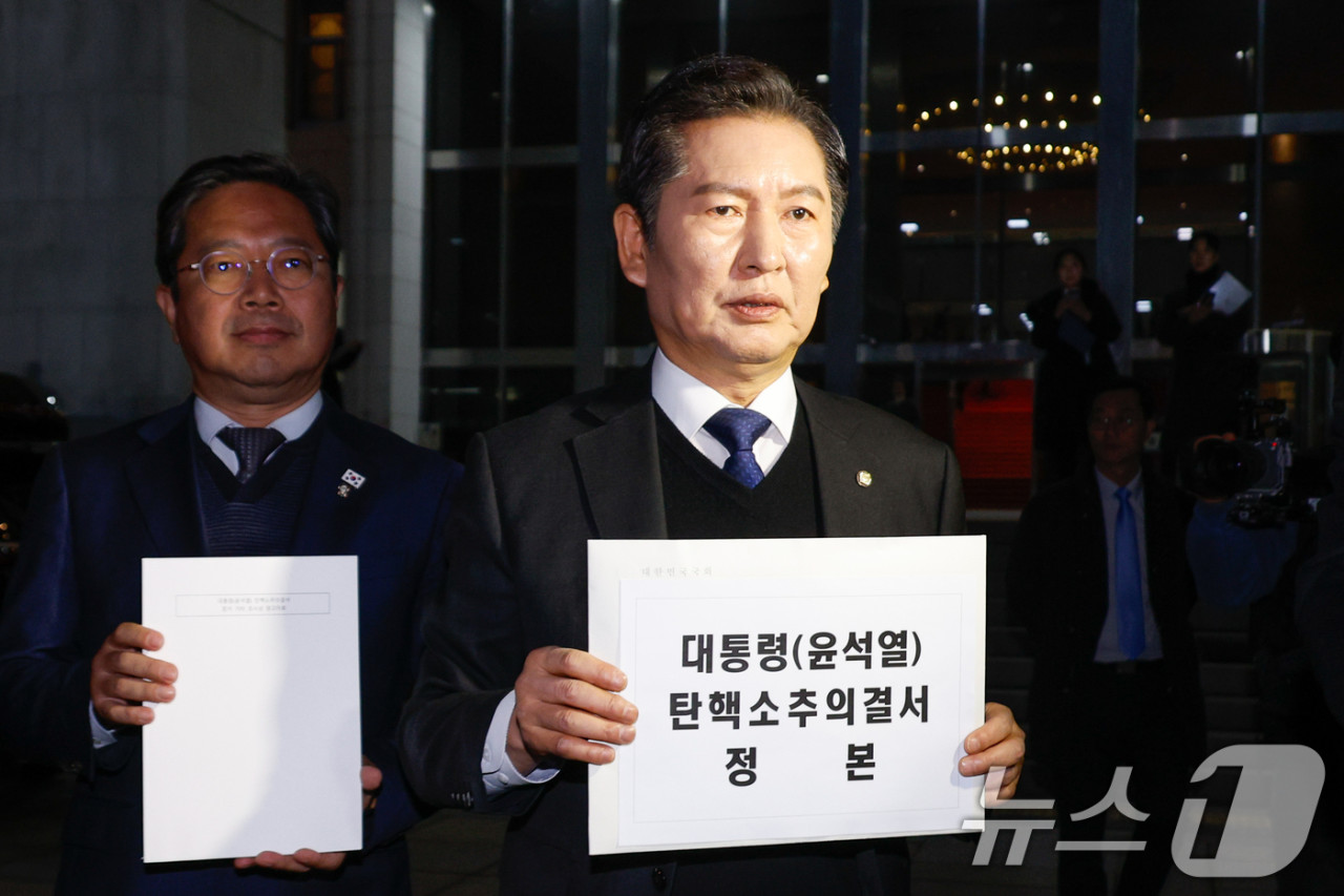 윤석열 전 대통령, 헌재서 대신 재판관 8명 만장일치 파면 결정