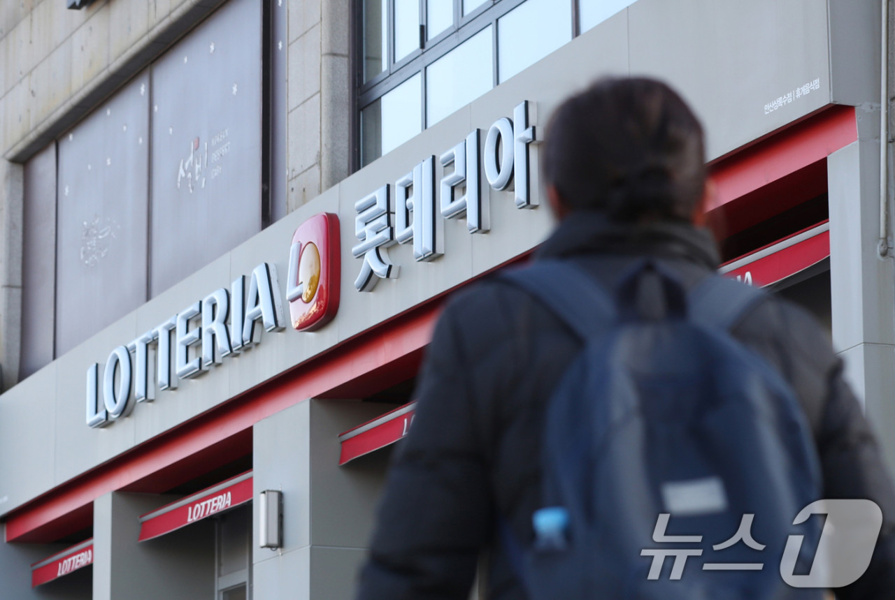 롯데리아서 계엄이 있을 테니 준비하라 발언...혼란 속 계엄버거 출시