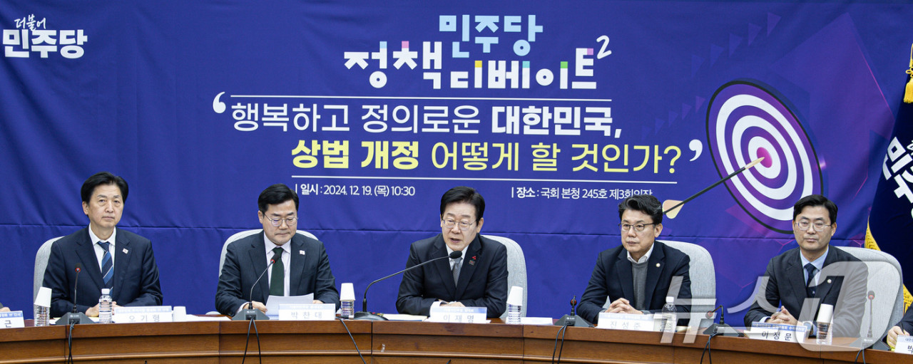 이재명, 주주 이익 보호 위해 상법 개정 재추진 주가지수 5000시대 실현 약속 - 주식시장 활성화 정책 강조