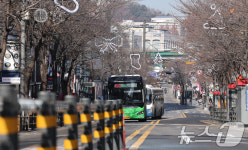 연세로 11년 만에 차량 통행 허용