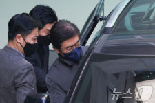 檢 송치되는 김봉식 서울청장