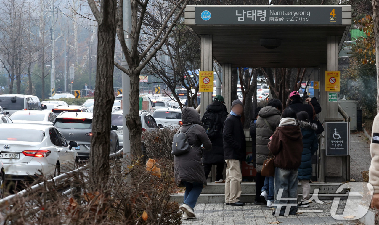 윤석열 구속 촉구로 인한 경찰-농민 대치, 남태령고개 혼잡 상황 지속