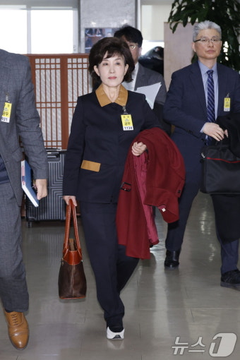 박선영 위원장, 신정훈 퇴장 요청 거부 선언…5·18 음모론 발언 논란
