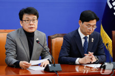 발언하는 진성준