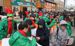 선물전달하는 다일공동체