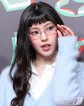 혜인, 안경 소녀