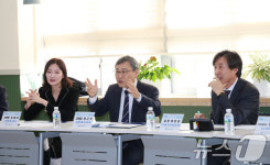 선사고등학교서 간담회 하는 정근식 교육감