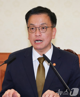 최상목 대통령 권한대행, “흔들림 없는 경제 전력 다하겠다”