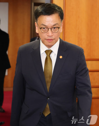 최상목 부총리, 탄핵안 표결 불성립에 사임…한덕수 대통령, 사의 수리