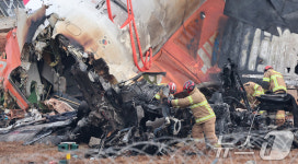 수색작업 시작한 소방대원