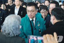 무안 찾아 유가족 위로하는 최상목 권한대행