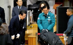 무안 합동분향소서 조문객 맞이 김영록 전남지사