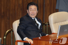 본회의 참석한 이재명 대표