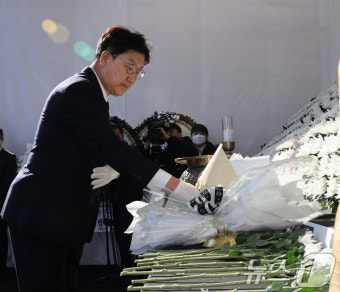 제주항공 여객기 사고, 헌화하는 권성동 원내대표