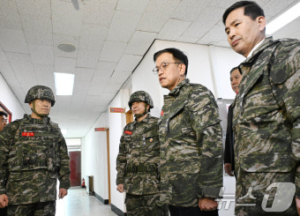 새해 첫날 군부대 방문한 최상목 권한대행