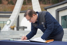 KAI, 신년 충혼탑 참배…KF-21 개발·미르온 양산 성공하겠다