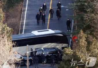 윤석열 대통령의 체포 영장 집행 방해 의혹, 김성훈 대통령경호처 차장과의 문자 메시지 확보됐다
