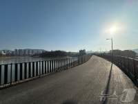 이젠 수달만 오면 되겠네 호암지 뚝방길 4년 만에 준공