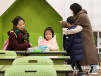 1학년 교실 살펴보는 예비신입생