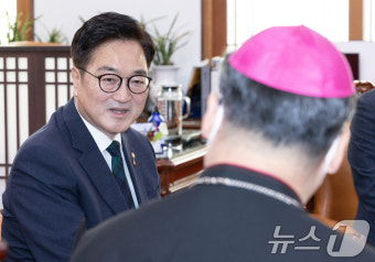 정순택 대주교 만난 우원식 국회의장