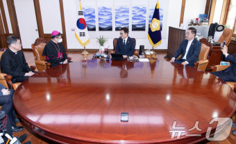 우원식 국회의장 '정순택 대주교 접견'