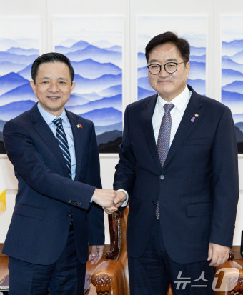 기념촬영하는 우원식 국회의장·다이빙 주한중국대사