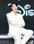 [뉴스1 ]'나이 속였죠?' 김혜수, 50대 믿기지 않는 동안 미모