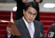 이동하는 윤상현 의원