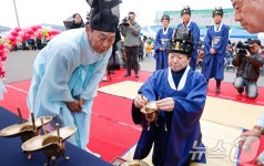 명물 성주 참외 첫 출하…성주군, 참외 조수입 7000억 목표