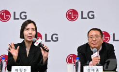 LG전자 이동형 AI홈 로봇 연말 출시…中 발전속도 대단[CES 현장]