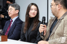 [뉴스1 PICK]JMS 정명석 징역 17년 확정…미소 되찾은 피해자