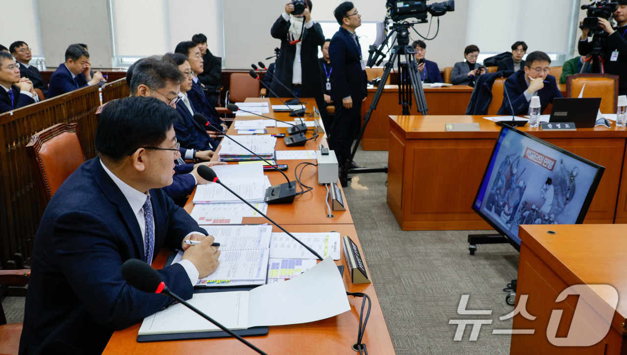 이호영 경찰청장, 백골단 관련 국회 질의에 대응하여 윤석열 대통령의 안전 강조 밝혀