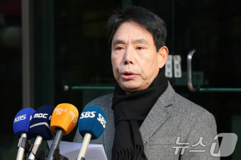 긴급 기자회견 하는 신문선 후보 '정몽규 회장은 후보 자격 없으니 사퇴하라'